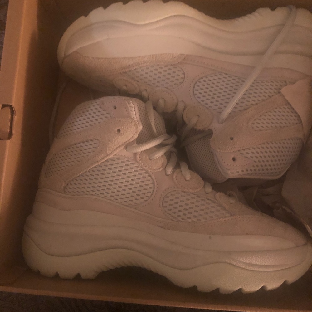 Yeezy Salt dst boot